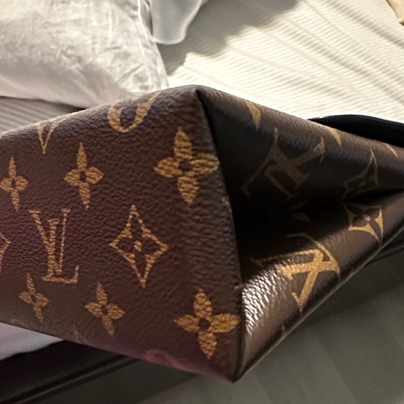 Louis Vuitton Locky BB handbag - Picture 12 of 14